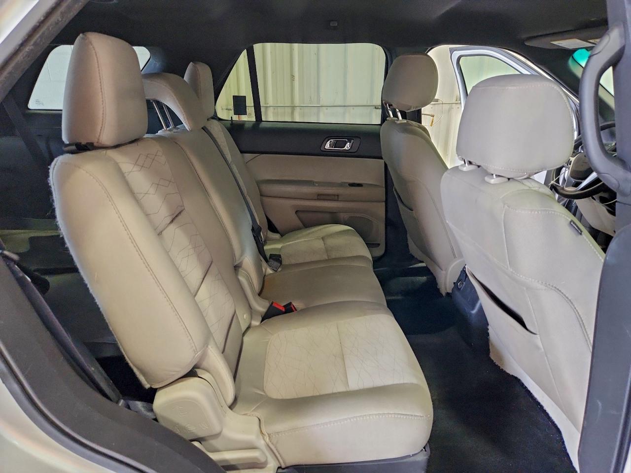 Ford Explorer Image 11