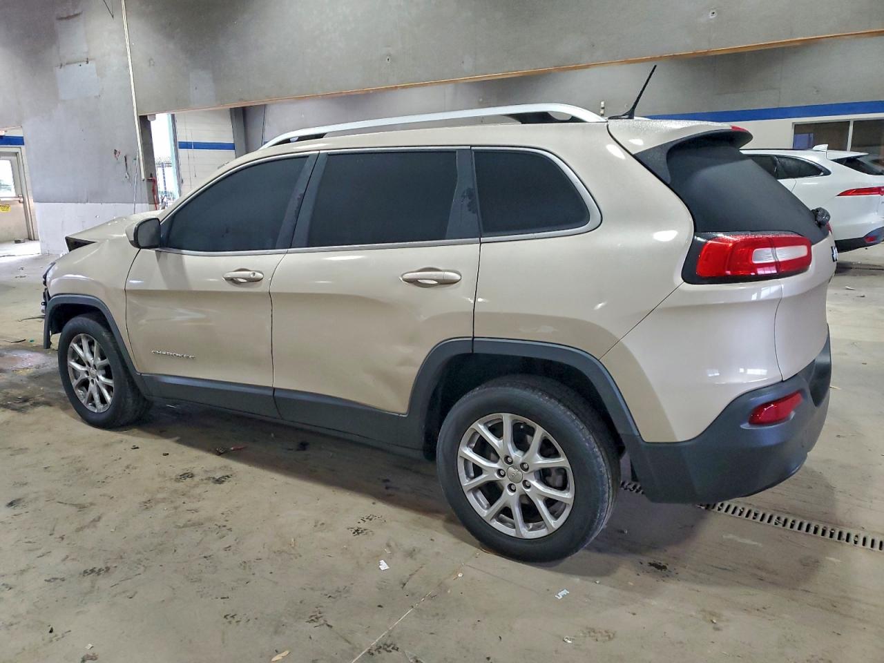 Jeep Grand Cherokee Latitude Image 2