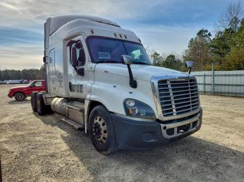  Salvage Freightliner Cascadia 1