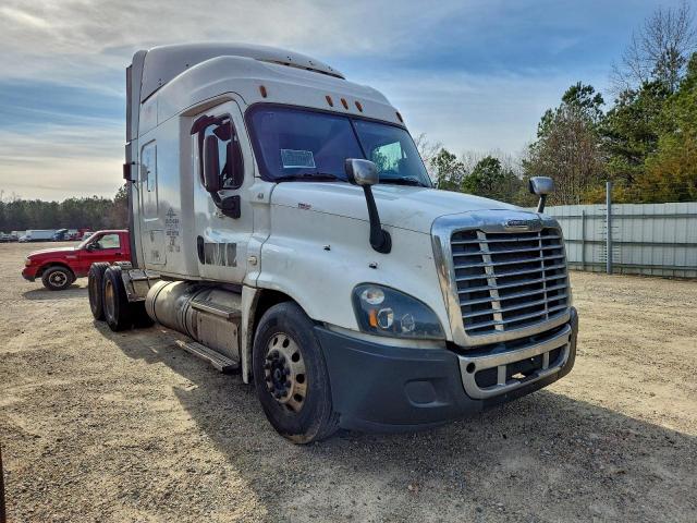  Salvage Freightliner Cascadia 1