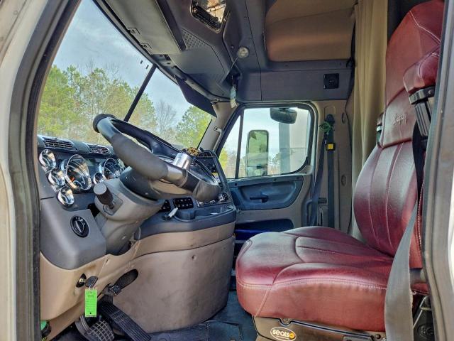 Freightliner Cascadia 1 Image 4