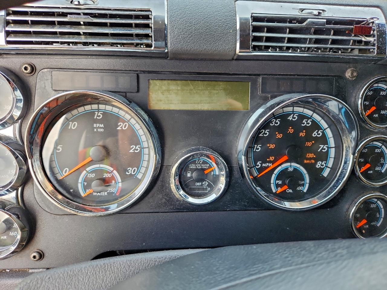 Freightliner Cascadia 1 Image 10