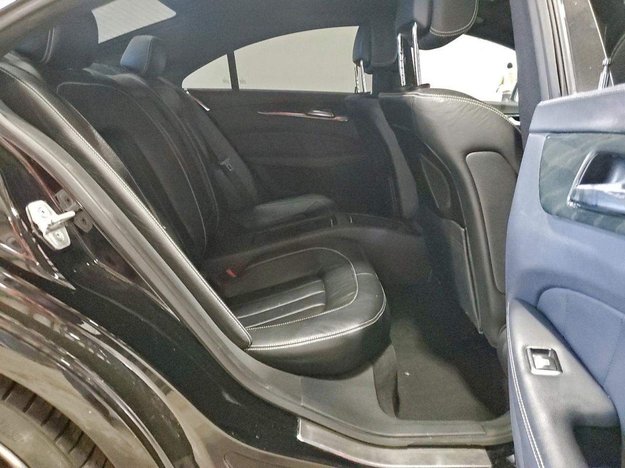 Mercedes-Benz Cls-class 550 4matic Image 12