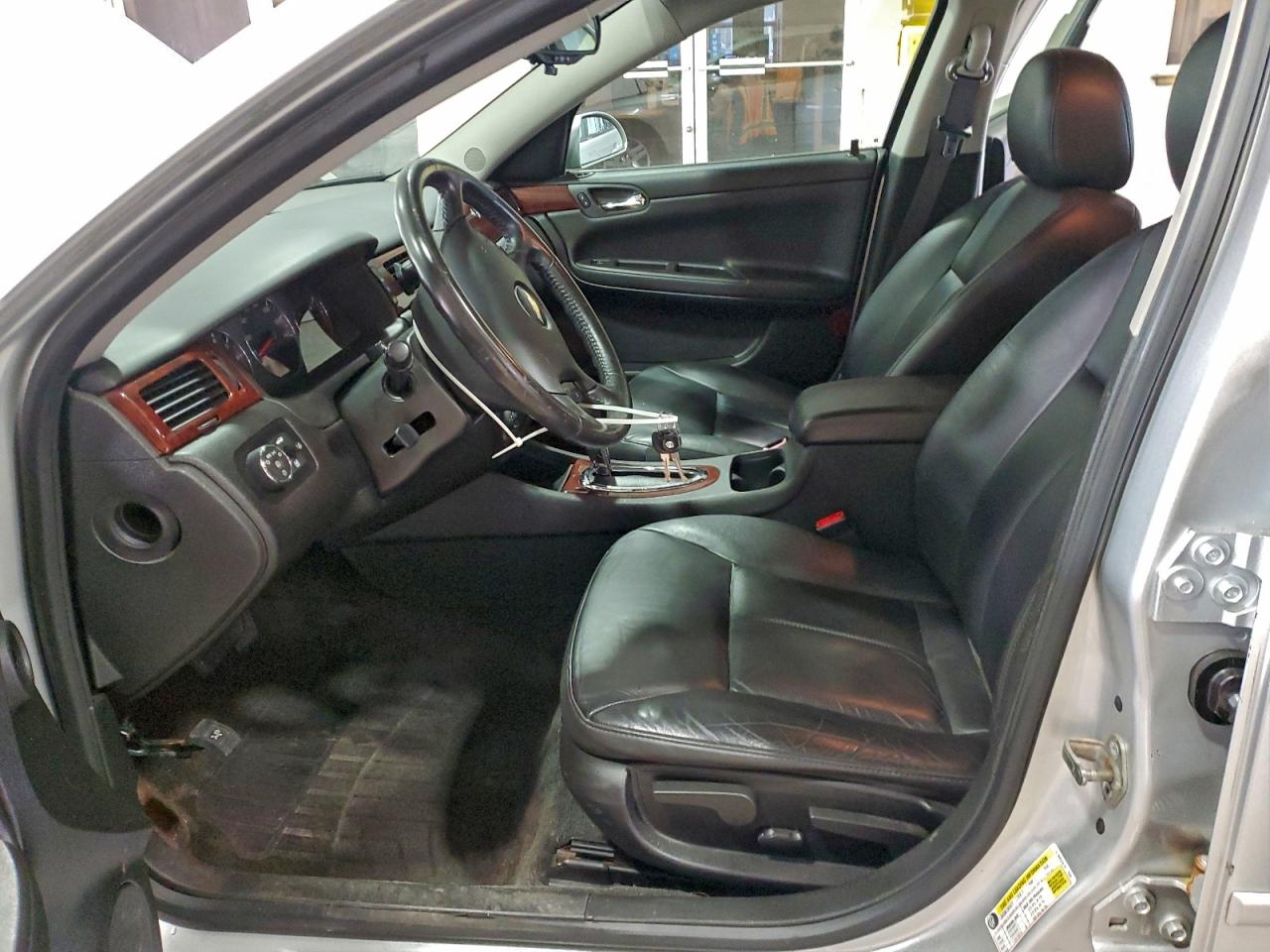 Chevrolet Impala Lt Image 11