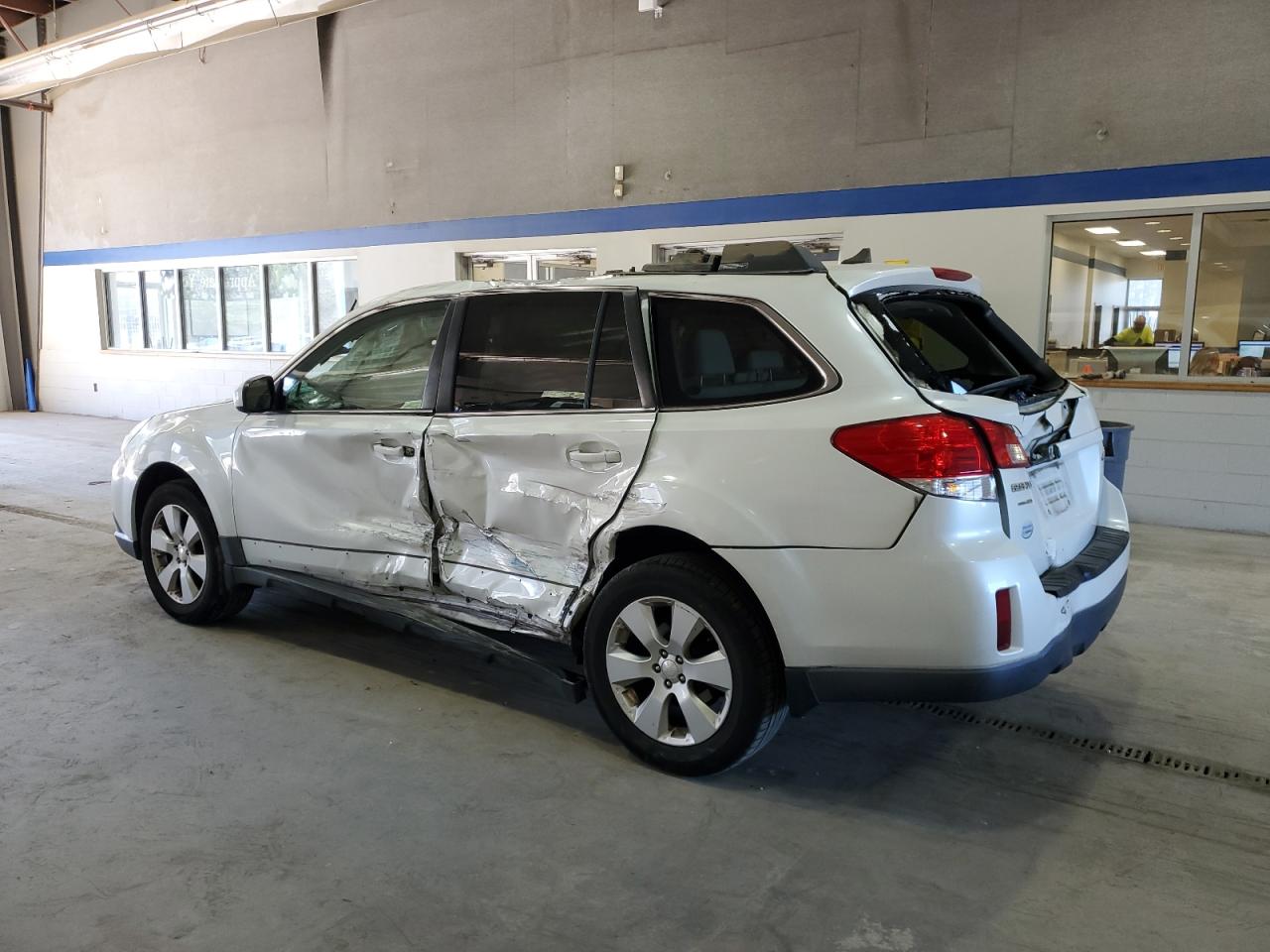 Subaru Outback 2.5i Limited Image 4