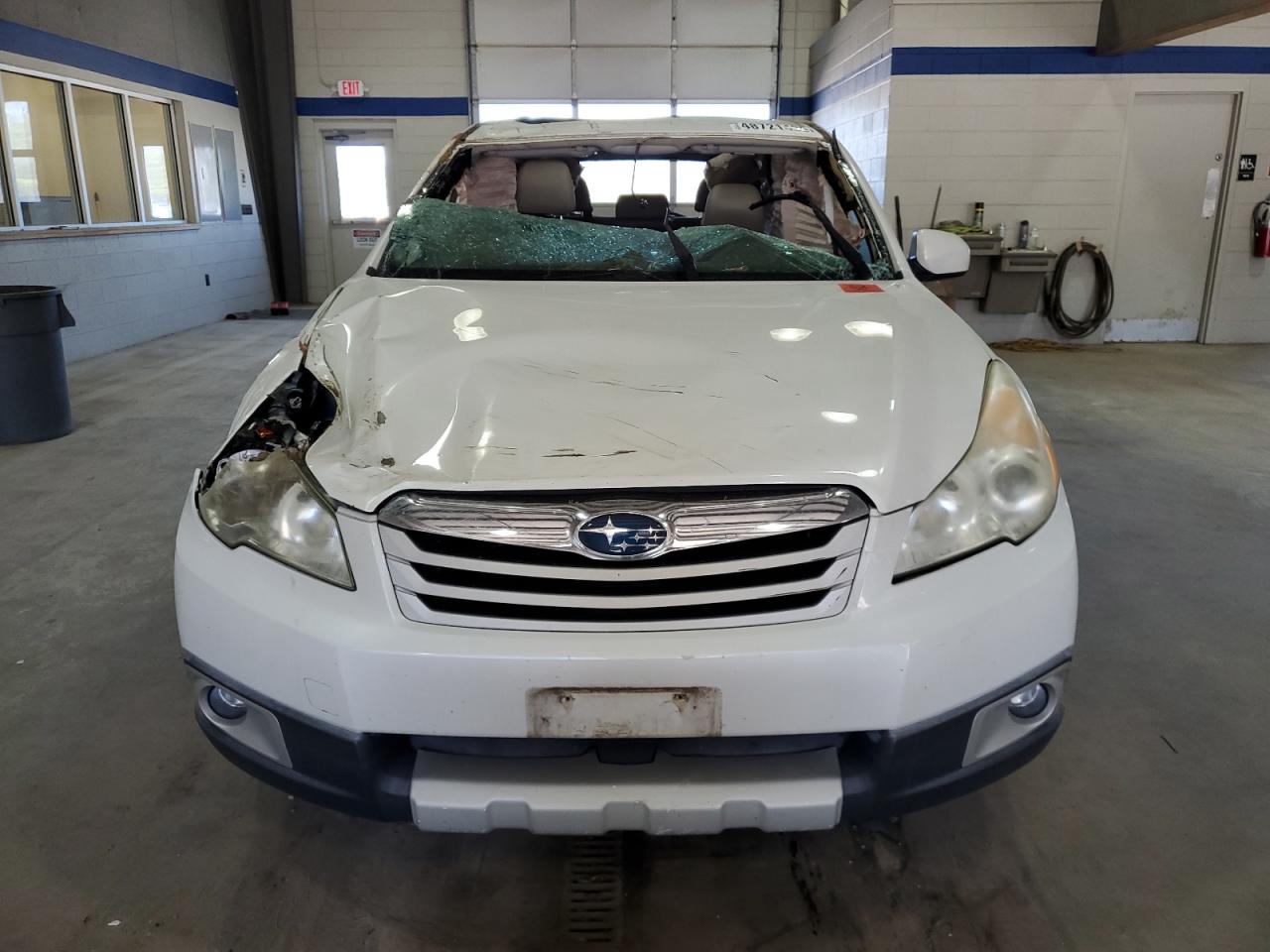 Subaru Outback 2.5i Limited Image 2