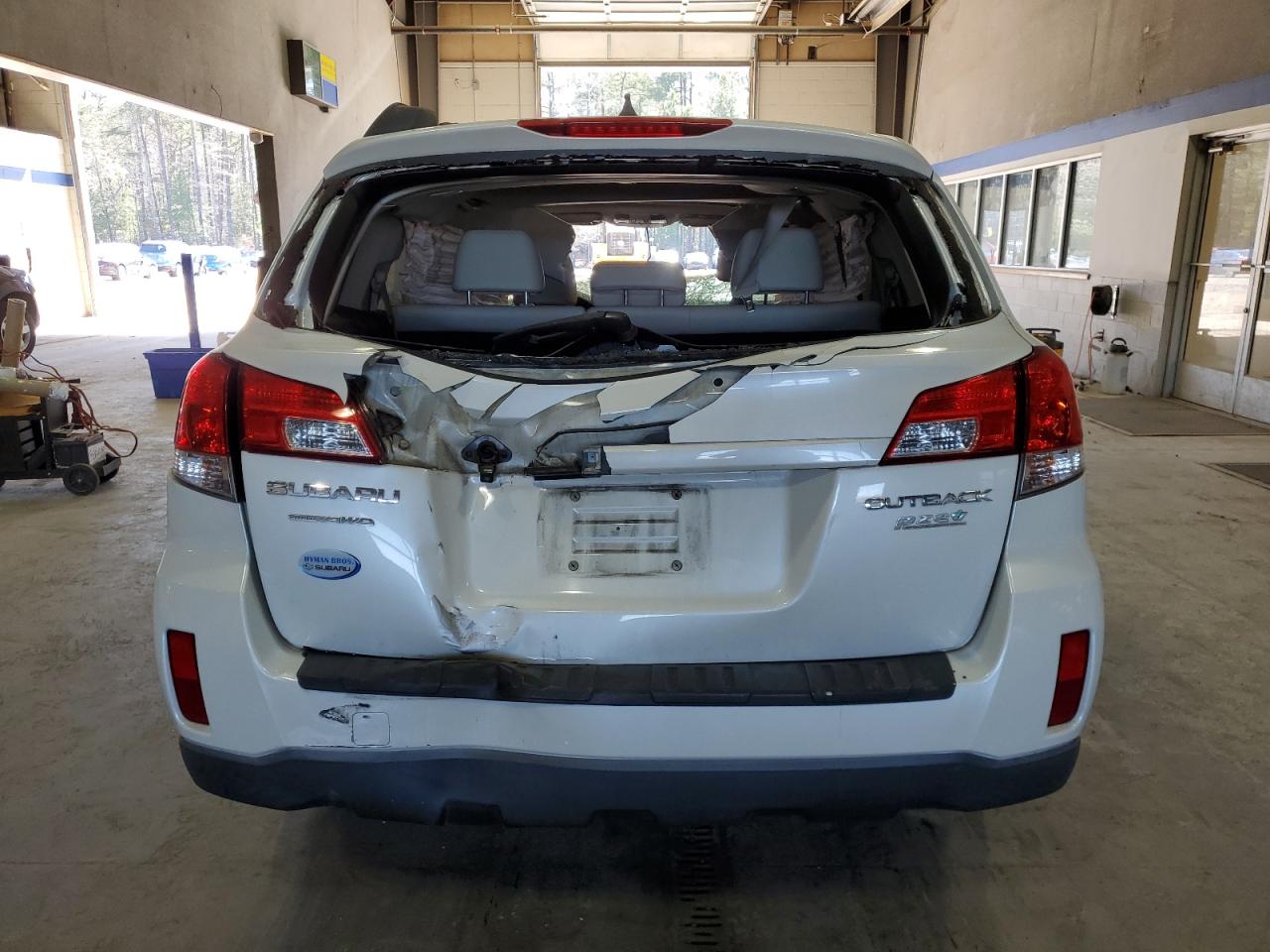 Subaru Outback 2.5i Limited Image 12