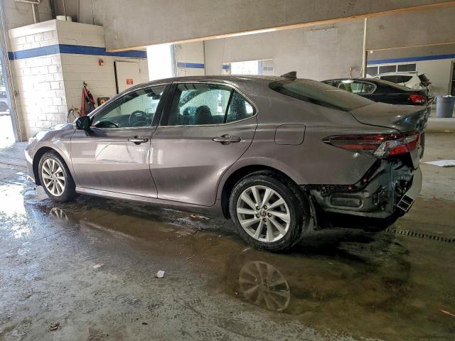 Toyota Camry Le Image 2