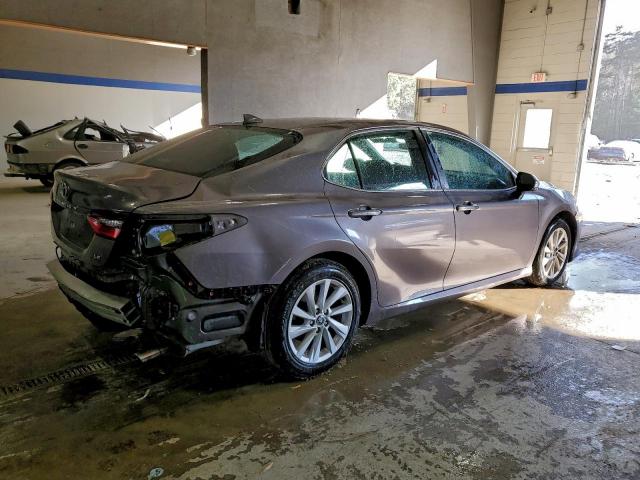 Toyota Camry Le Image 8