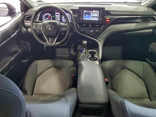 Toyota Camry Le Image 3