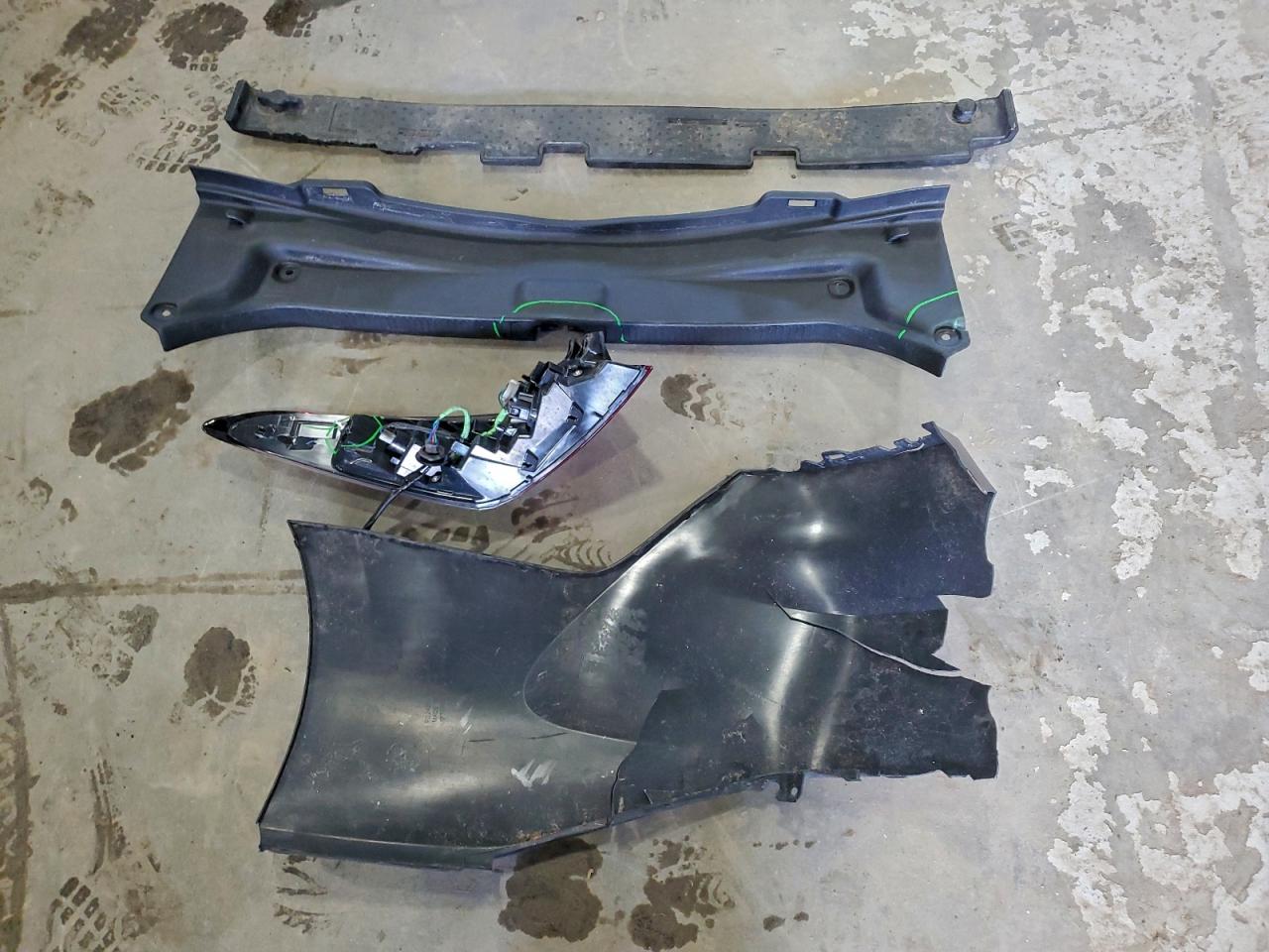 Toyota Camry Le Image 12