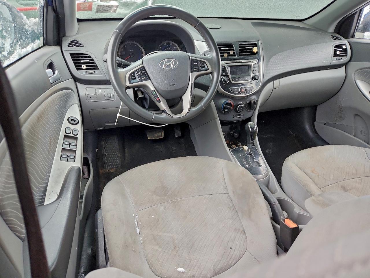 Hyundai ACCENT Se Image 10