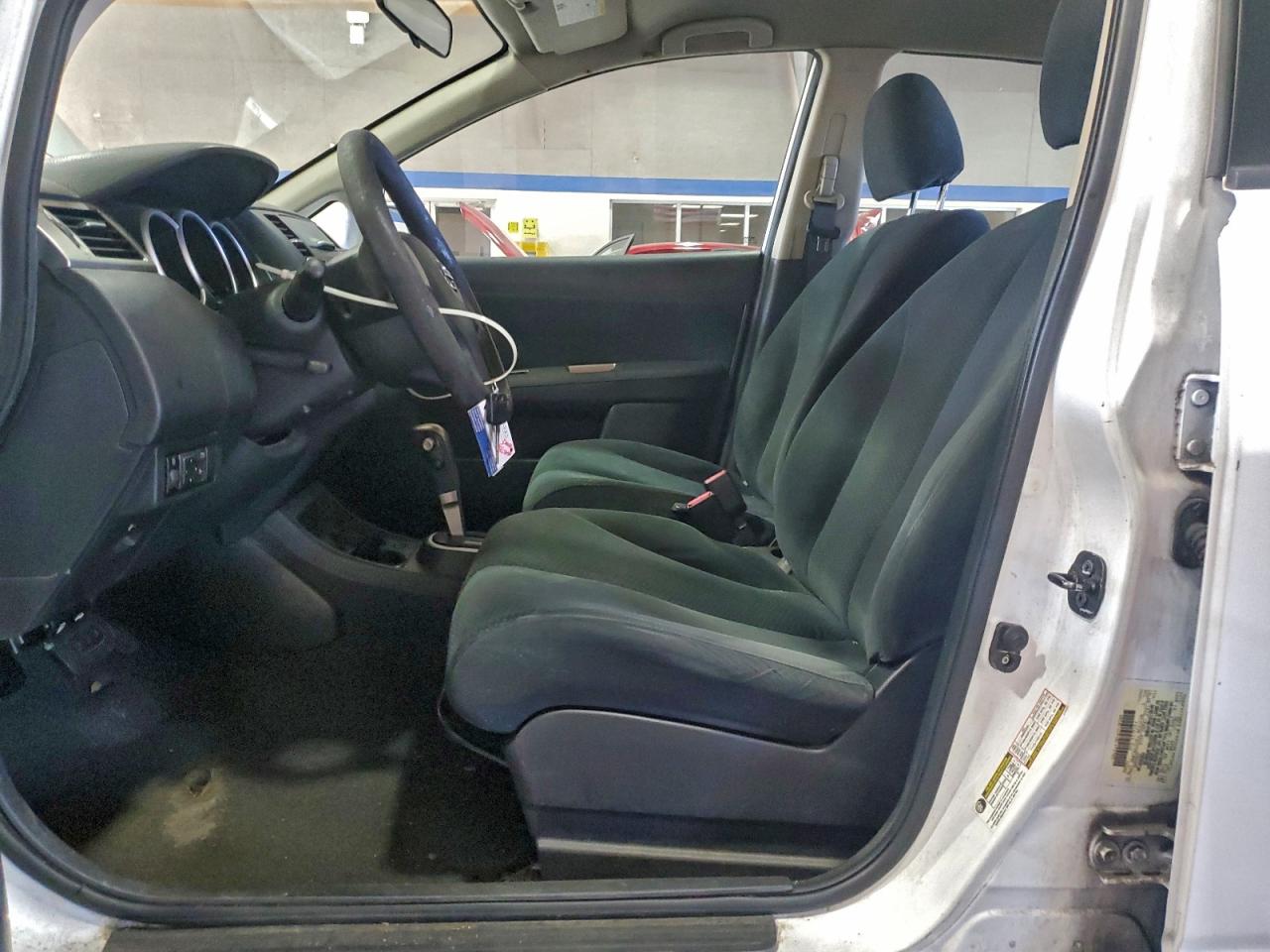 Nissan Versa S Image 8