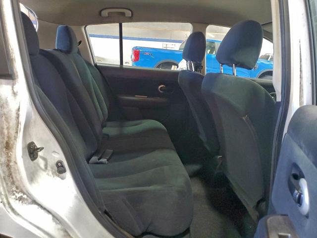 Nissan Versa S Image 2