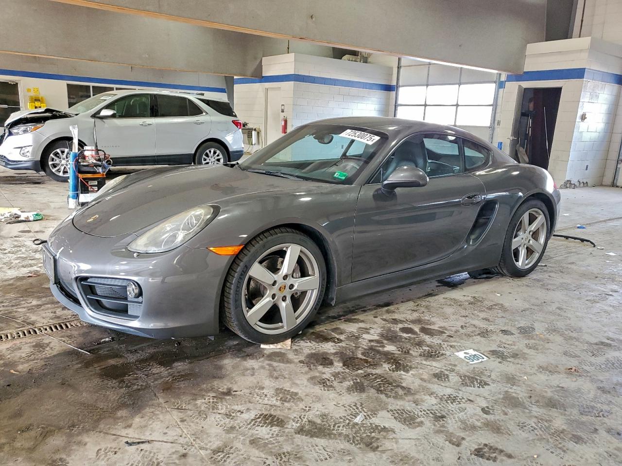 Porsche Cayman Image 1