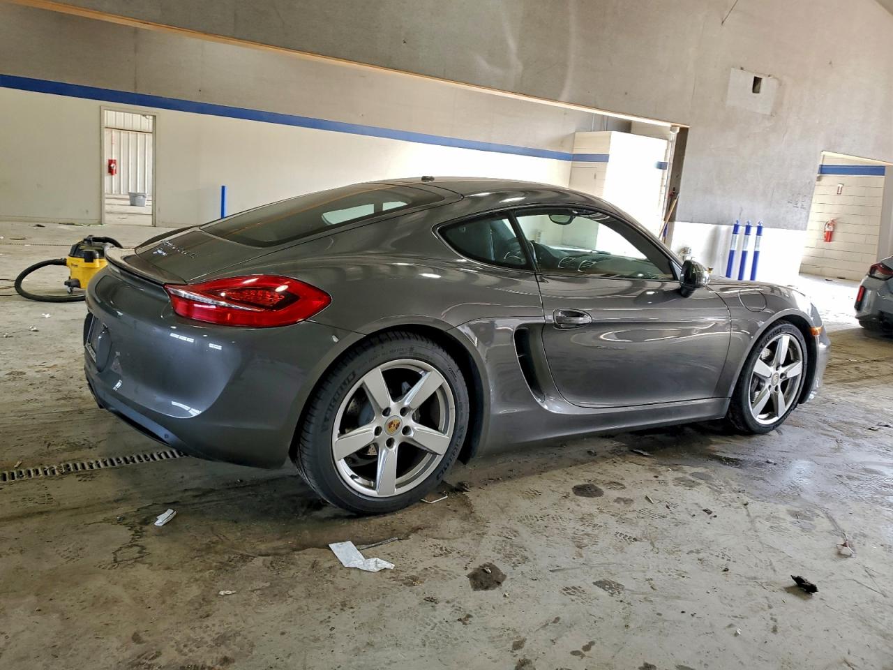 Porsche Cayman Image 5