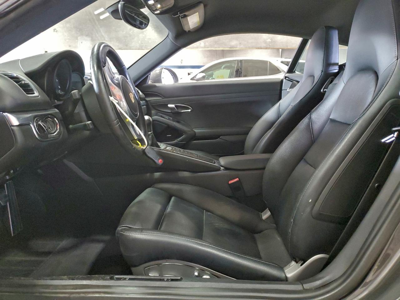 Porsche Cayman Image 2