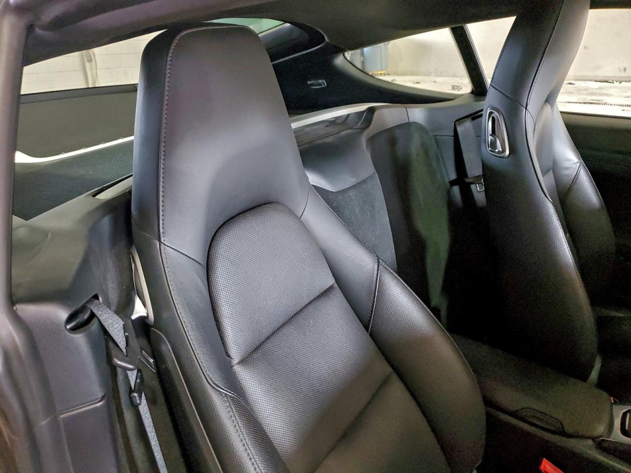 Porsche Cayman Image 6