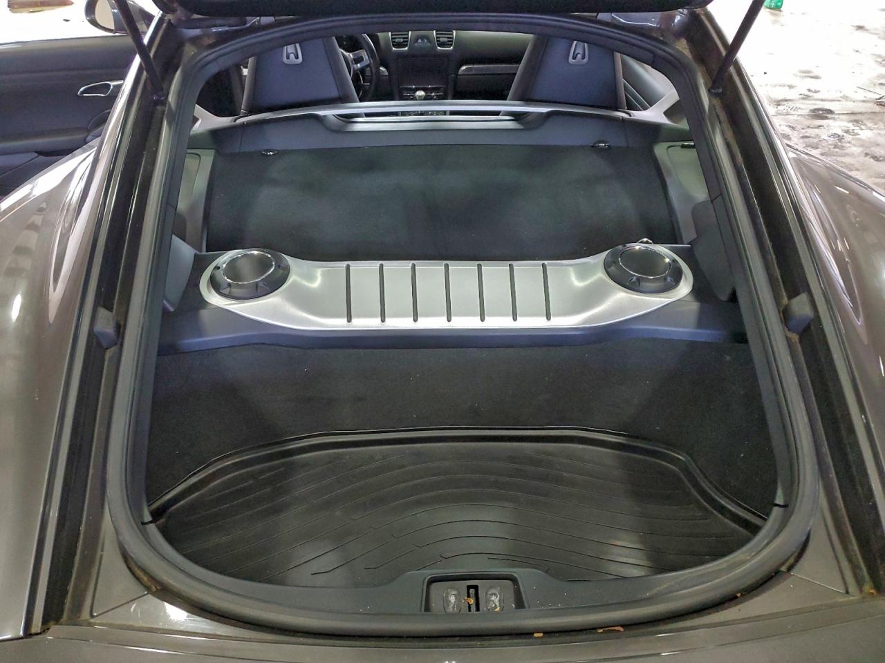 Porsche Cayman Image 12