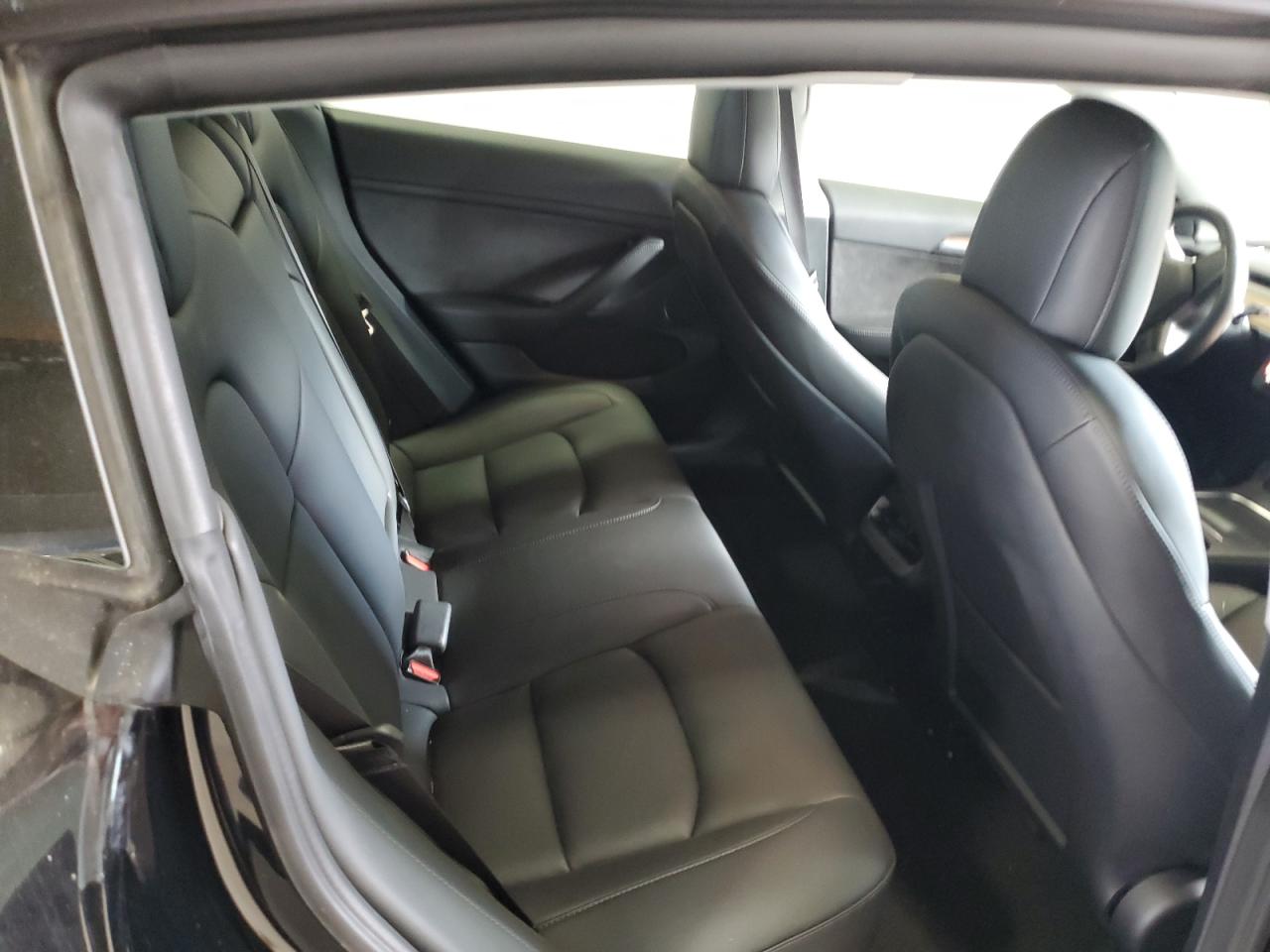 Tesla Model 3 Image 8