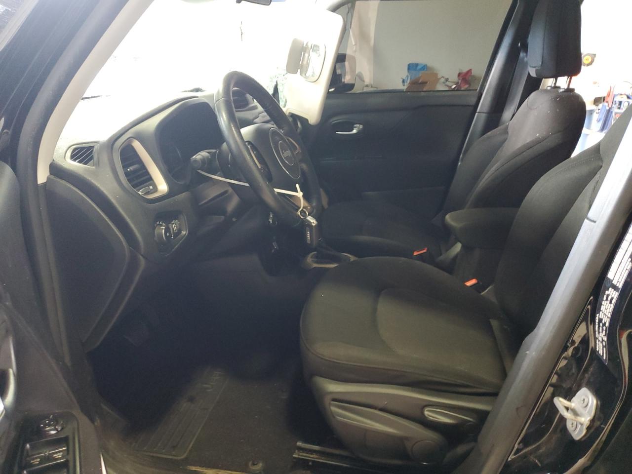 Jeep Renegade Latitude Image 2