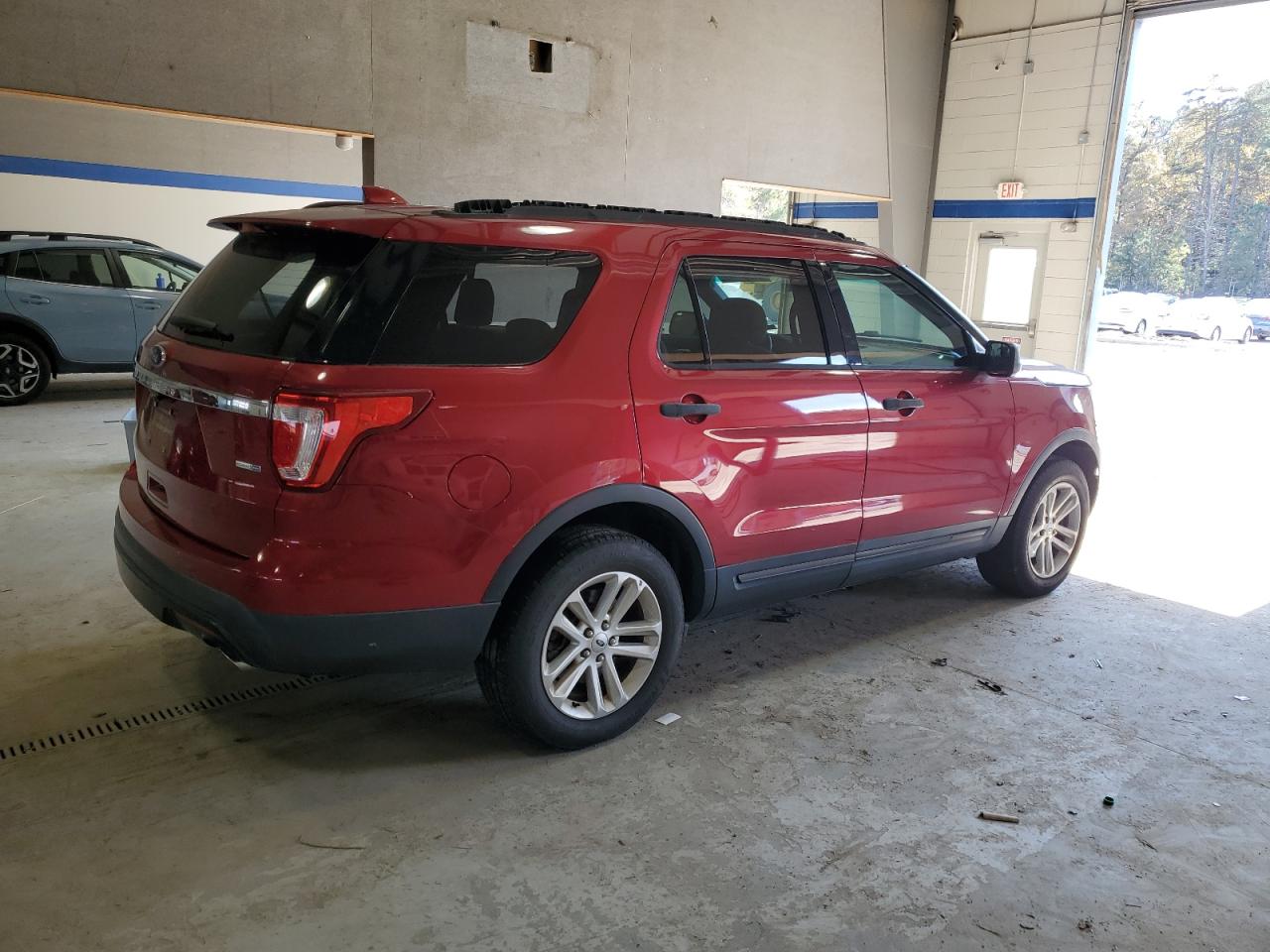 Ford Explorer Image 10