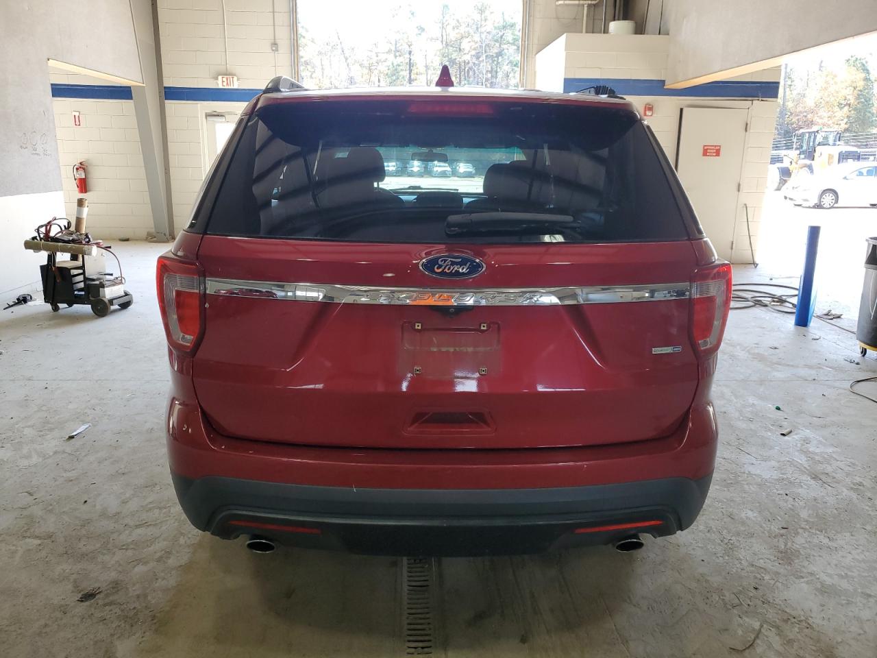 Ford Explorer Image 7