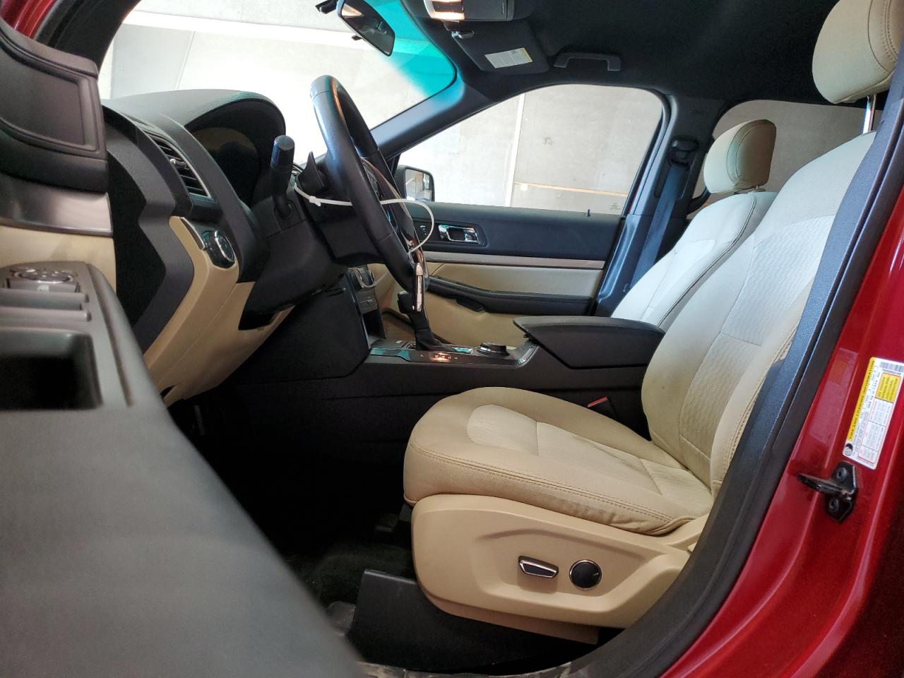 Ford Explorer Image 9