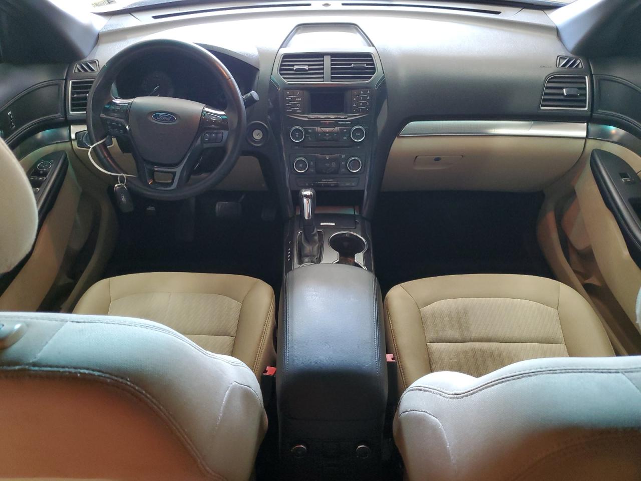 Ford Explorer Image 4