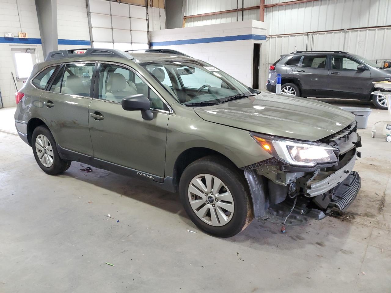 Subaru Outback 2.5i Image 5
