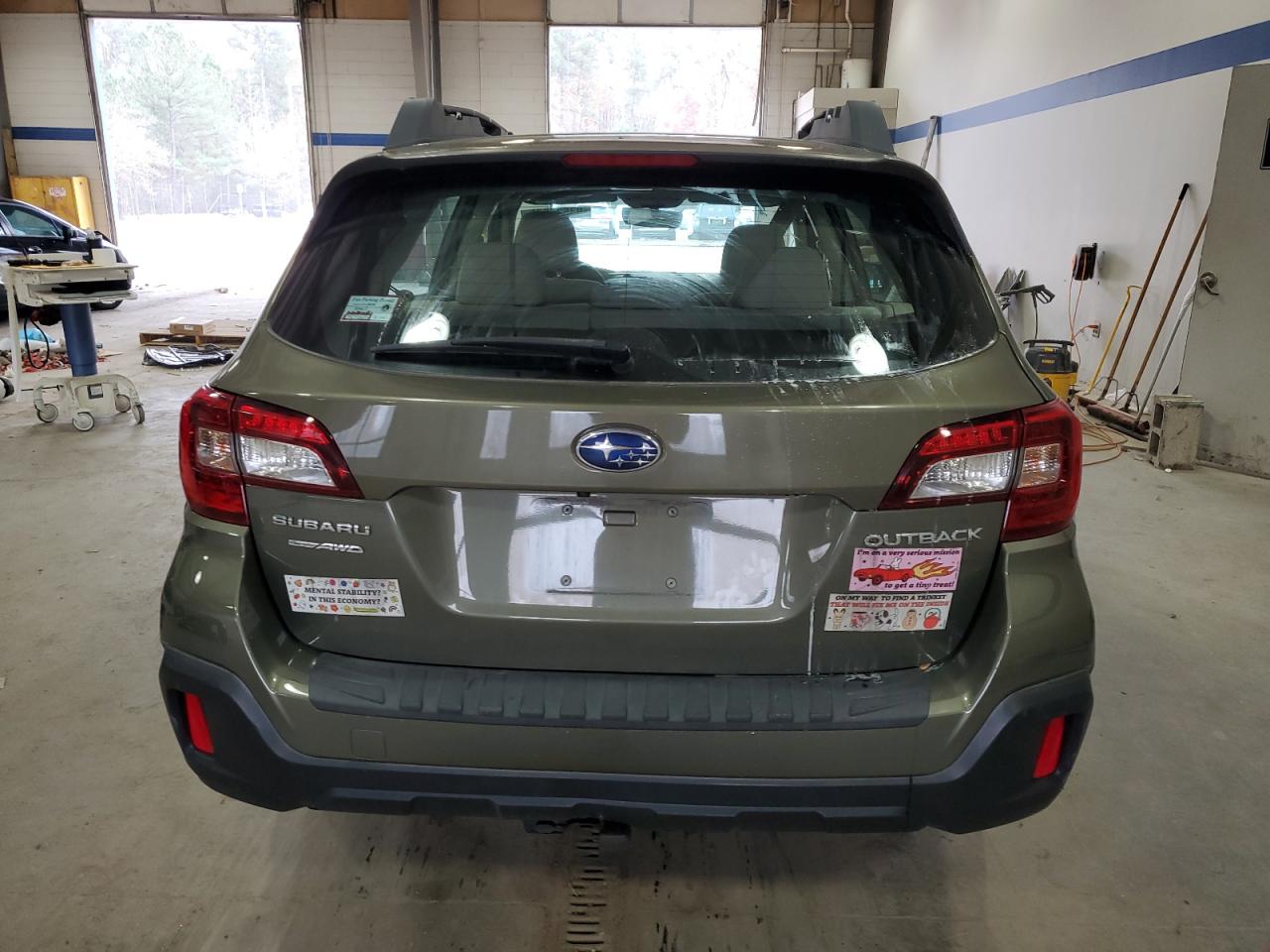 Subaru Outback 2.5i Image 4