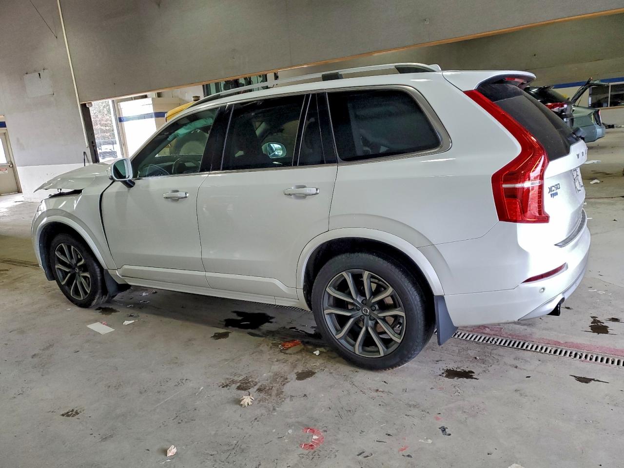 Volvo XC90 T5 Image 6