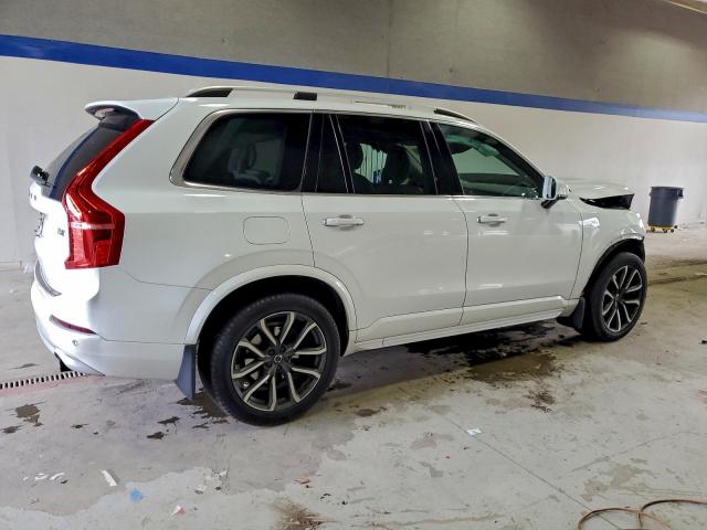 Volvo XC90 T5 Image 3