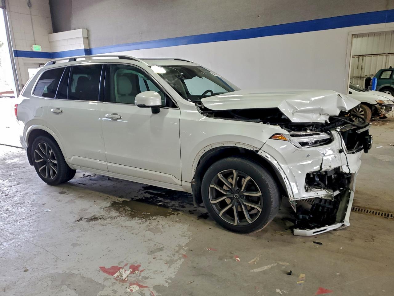 Volvo XC90 T5 Image 12