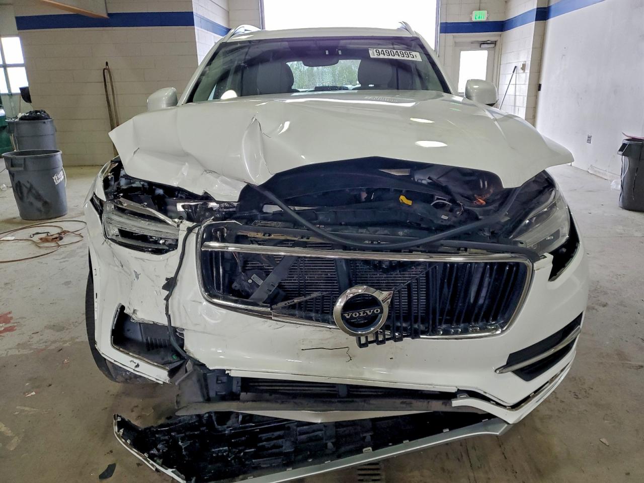 Volvo XC90 T5 Image 2