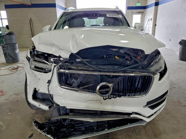 Volvo XC90 T5 Image 2