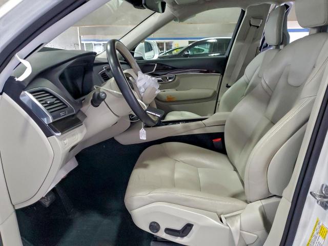 Volvo XC90 T5 Image 11
