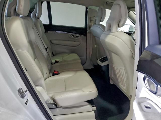 Volvo XC90 T5 Image 8