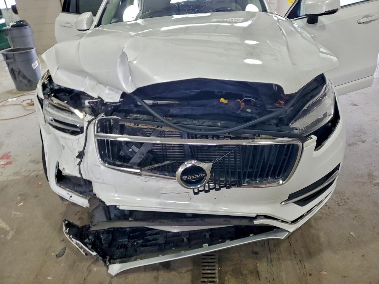 Volvo XC90 T5 Image 5