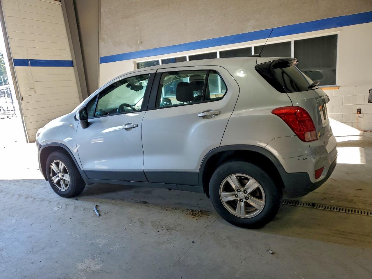 Chevrolet Trax Ls Image 3