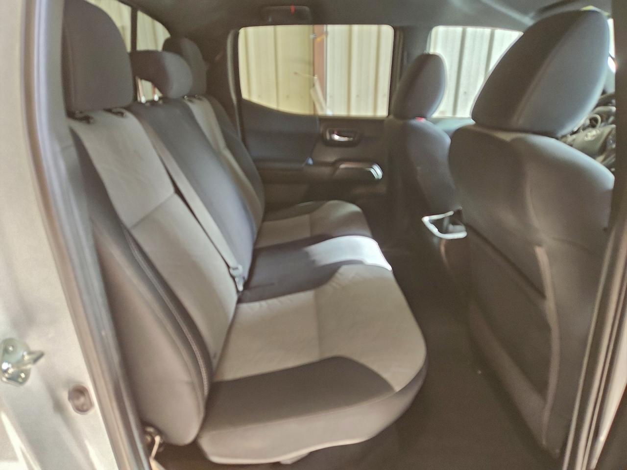 Toyota Tacoma Double Cab Image 10