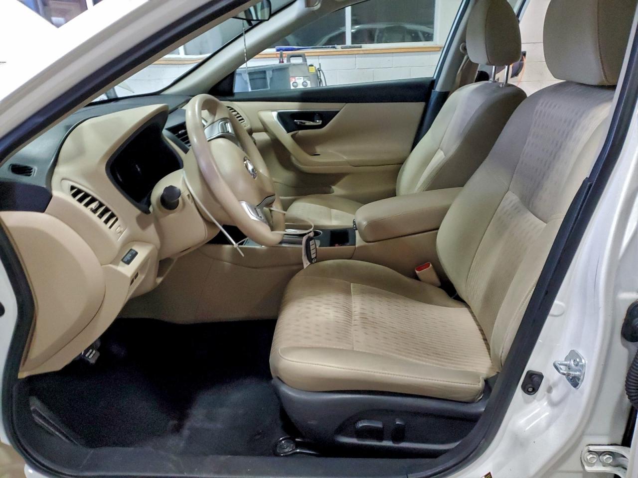 Nissan Altima 2.5 Image 10