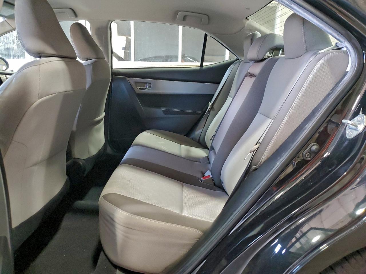 Toyota Corolla L Image 6